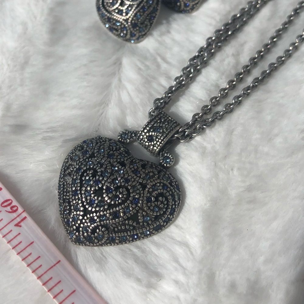 Heart pendant with matching heart earrings 🤍 - Picture 11 of 16